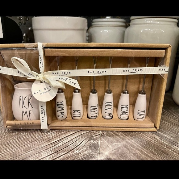 NWT Rae Dunn Set of 6 Rounded Cheese Holder and Picks - Picture 1 of 6
